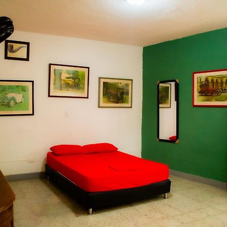 Casa Almarita - Hostal, Bar Y Restaurante เมเดยิน ภายนอก รูปภาพ