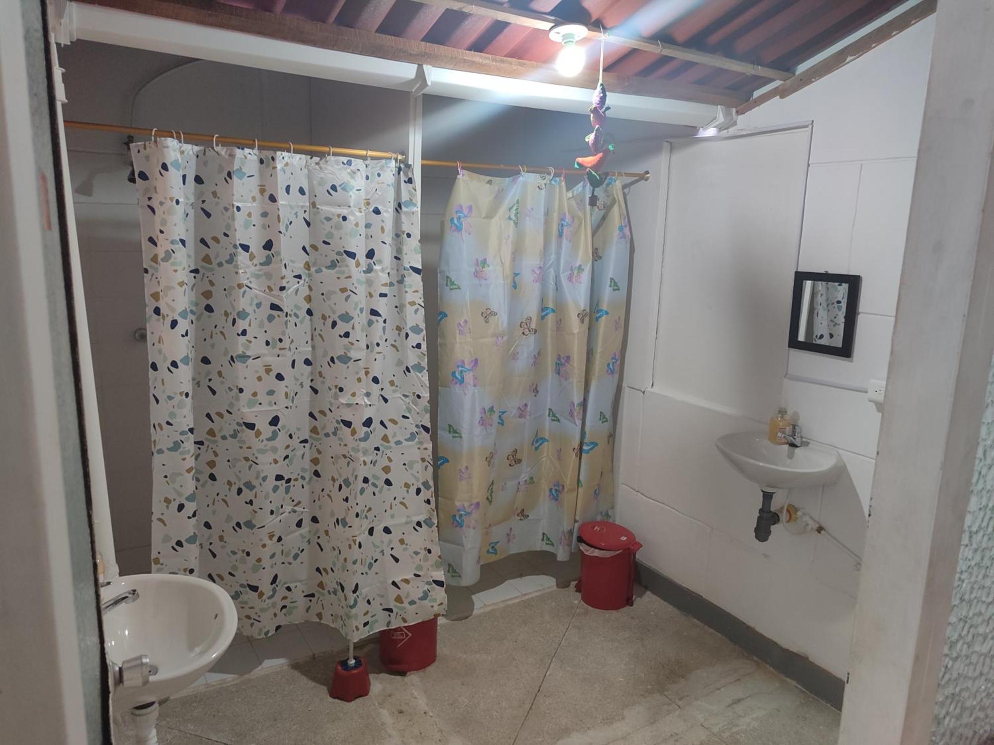 Casa Almarita - Hostal, Bar Y Restaurante เมเดยิน ภายนอก รูปภาพ
