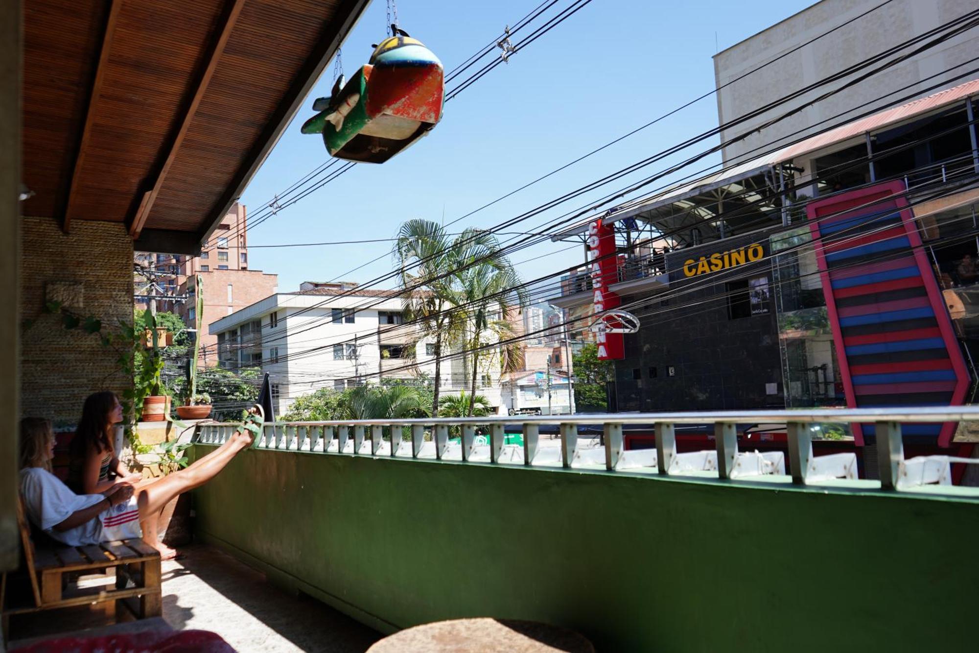 Casa Almarita - Hostal, Bar Y Restaurante เมเดยิน ภายนอก รูปภาพ