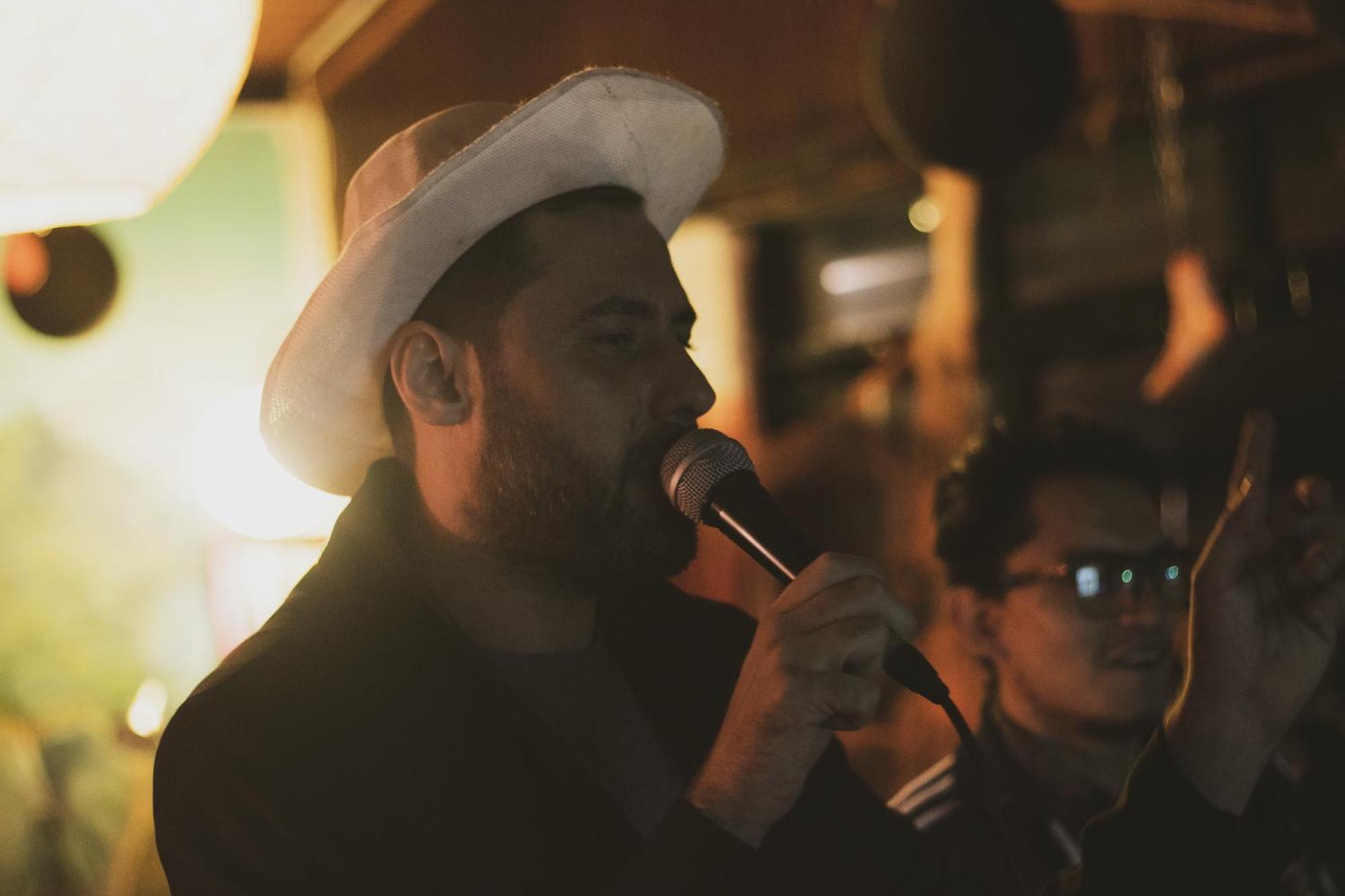 Casa Almarita - Hostal, Bar Y Restaurante เมเดยิน ภายนอก รูปภาพ