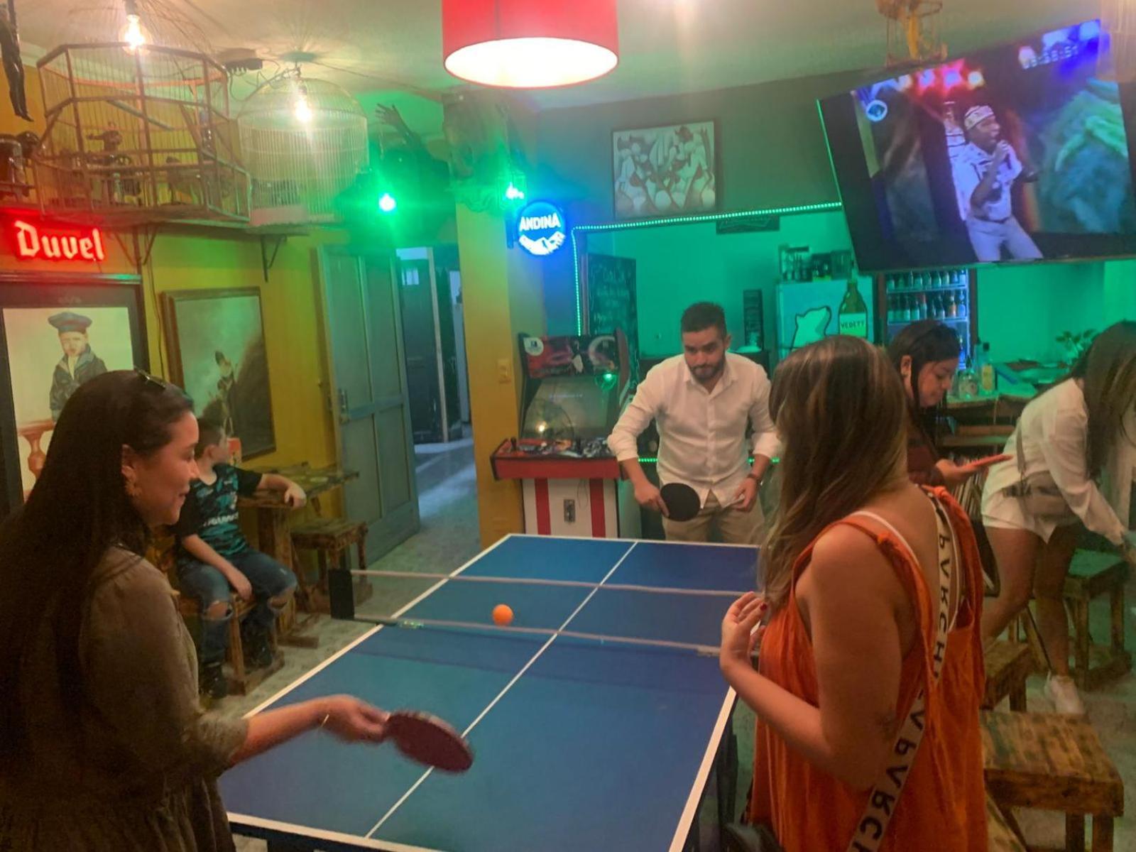 Casa Almarita - Hostal, Bar Y Restaurante เมเดยิน ภายนอก รูปภาพ