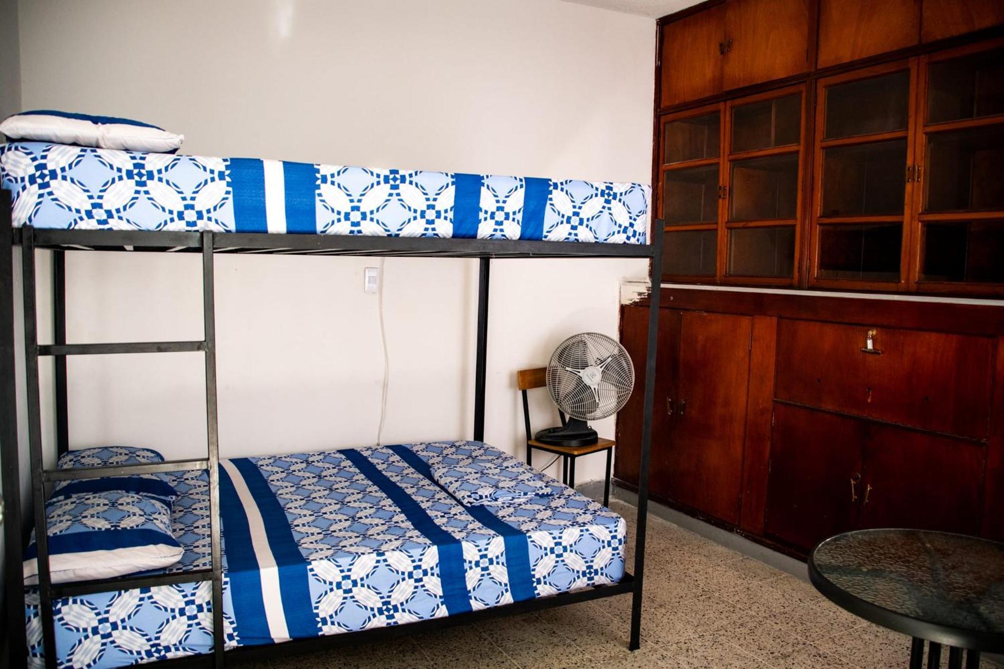 Casa Almarita - Hostal, Bar Y Restaurante เมเดยิน ภายนอก รูปภาพ