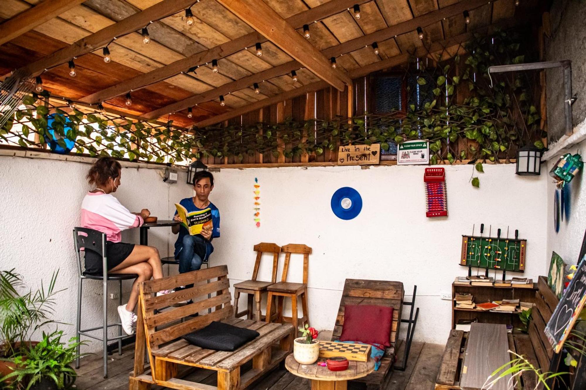 Casa Almarita - Hostal, Bar Y Restaurante เมเดยิน ภายนอก รูปภาพ