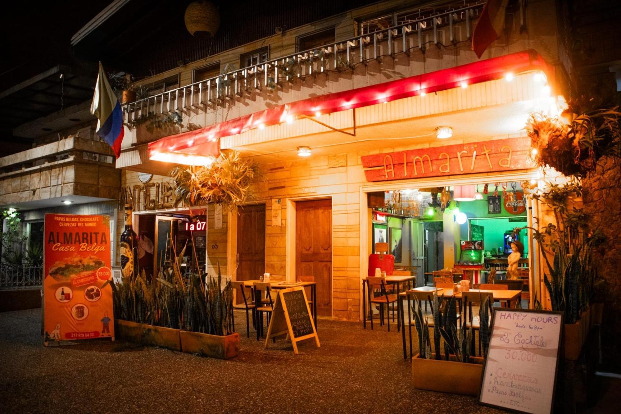 Casa Almarita - Hostal, Bar Y Restaurante เมเดยิน ภายนอก รูปภาพ