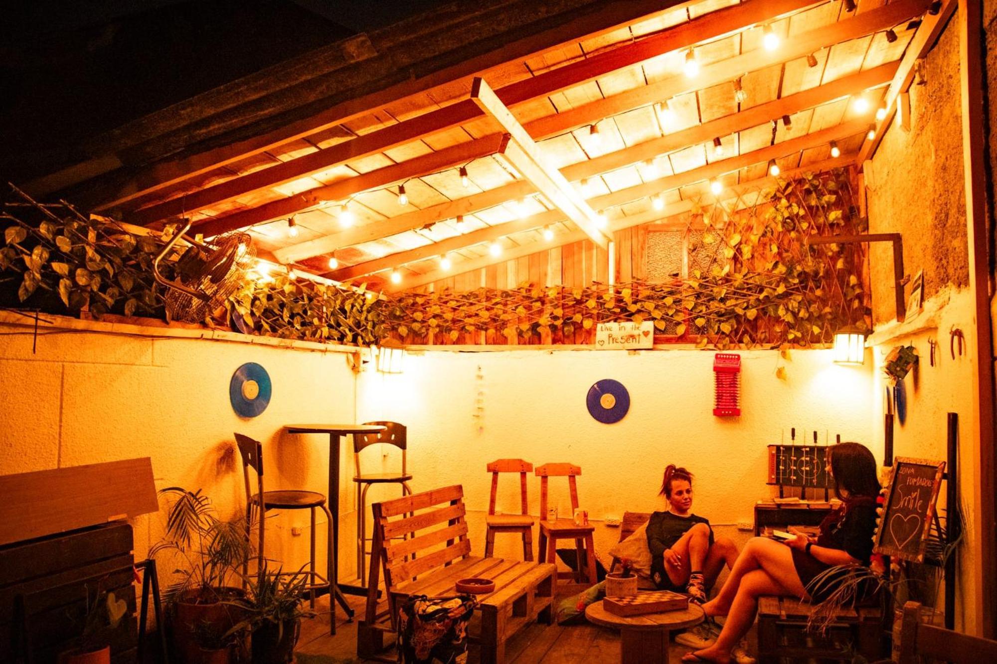 Casa Almarita - Hostal, Bar Y Restaurante เมเดยิน ภายนอก รูปภาพ